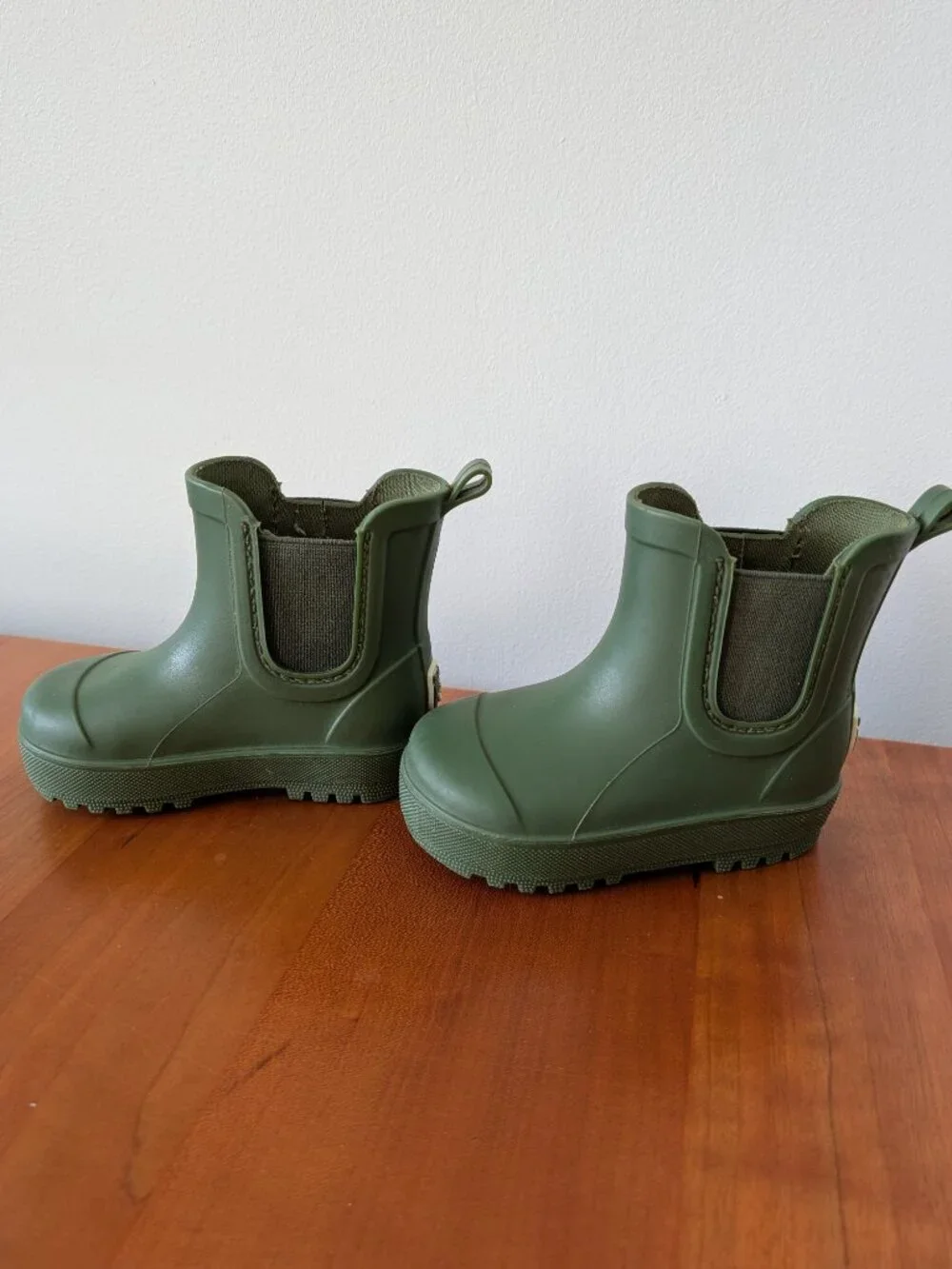 Bearpaw Chelsea Rain Boots Sz C3